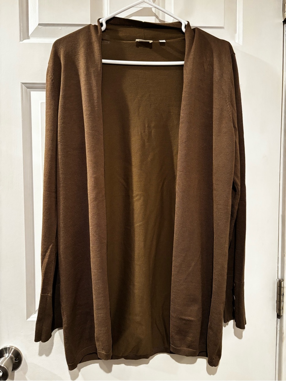 Cyrus womenās lightweight button cuff cardigan